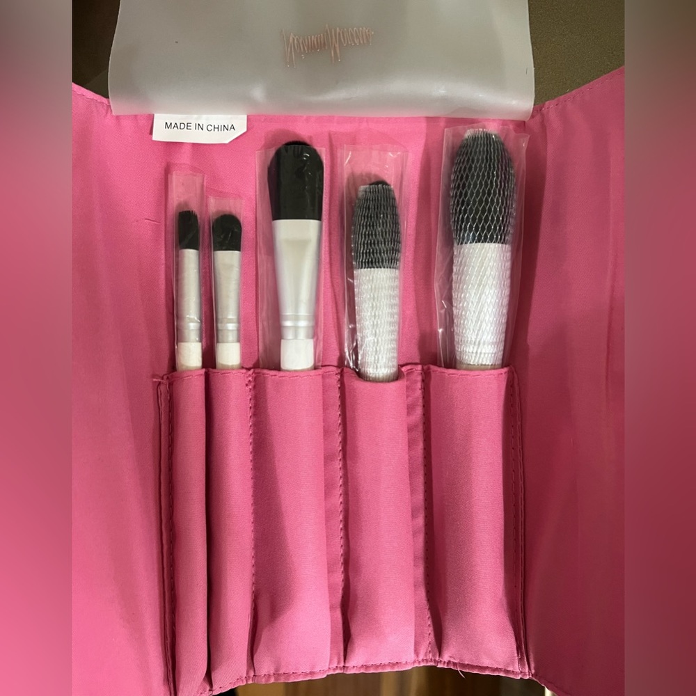 Neiman Marcus Make-Up Brush set